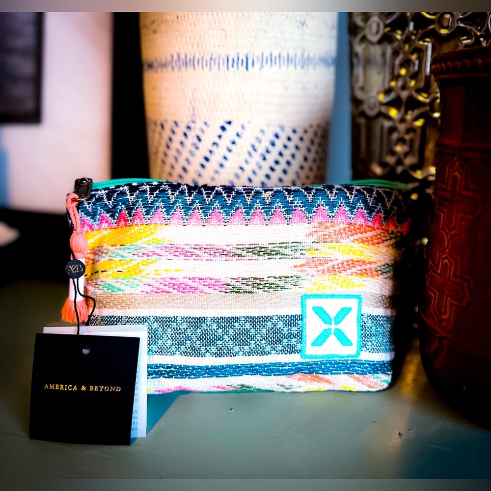 The American & Beyond Daphne Makeup Bag